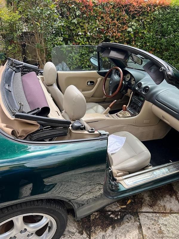Usata Mazda MX5 110 CV (80 kW) 2000 Verde Cabrio
