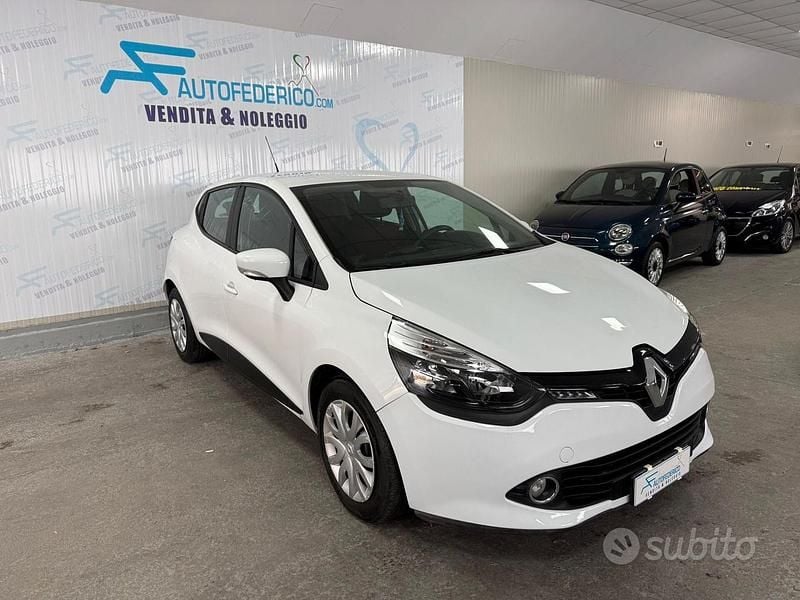 Usado Renault Clio IV 75 CV (55 kW) 2015 Blanco Berlina