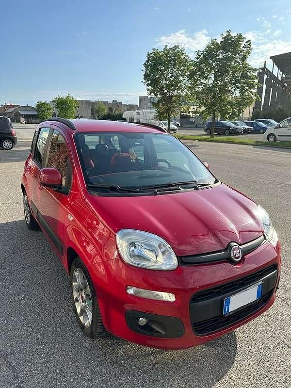 Usata Fiat Panda Lounge 95 CV (69 kW) 2016 Rosso Utilitaria