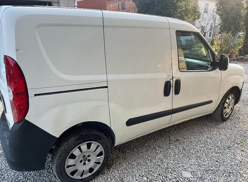 Usata Fiat Doblò 90 CV (66 kW) 2013 Bianco Monovolume