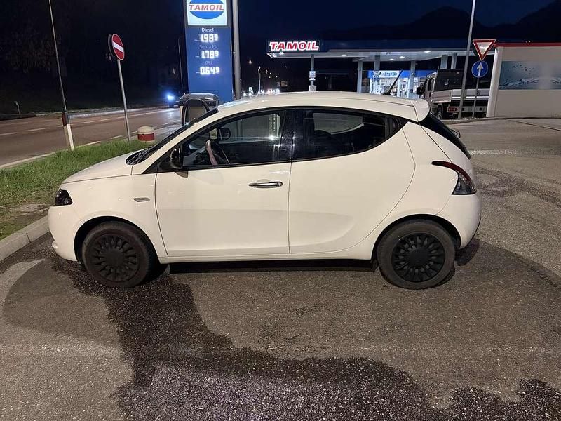 Usata Lancia Ypsilon Silver 69 CV (50 kW) 2022 Utilitaria