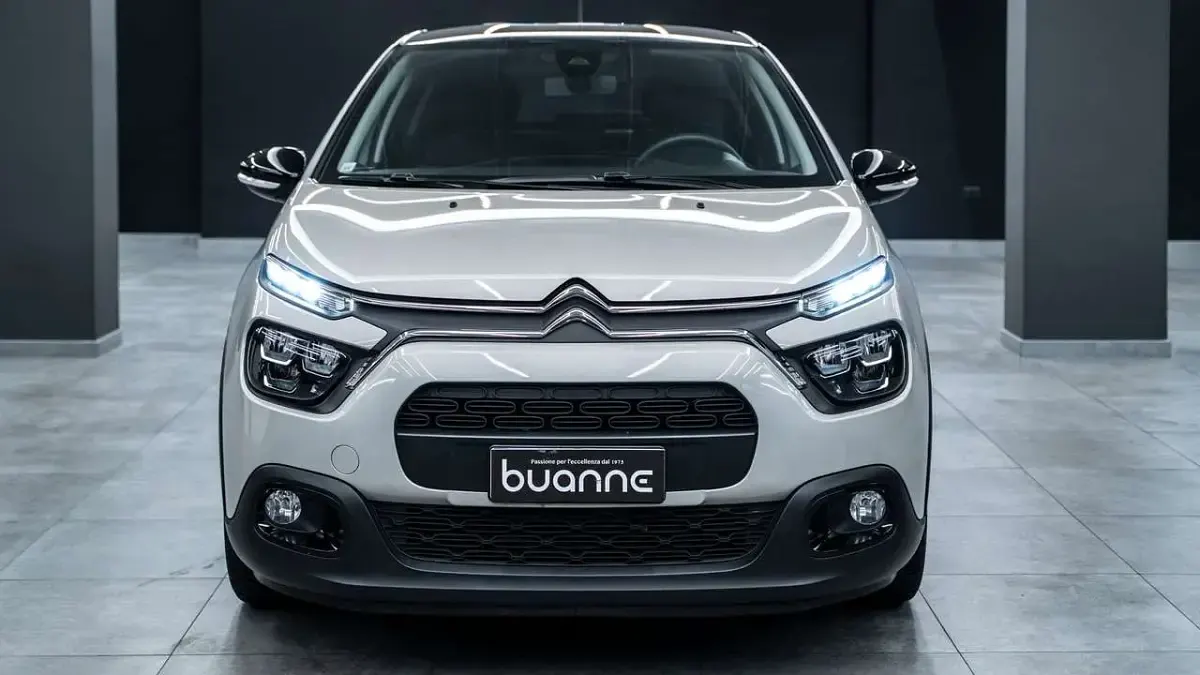 Usata Citroën C3 Shine 102 CV (75 kW) 2024 Grigio perlato metall SUV