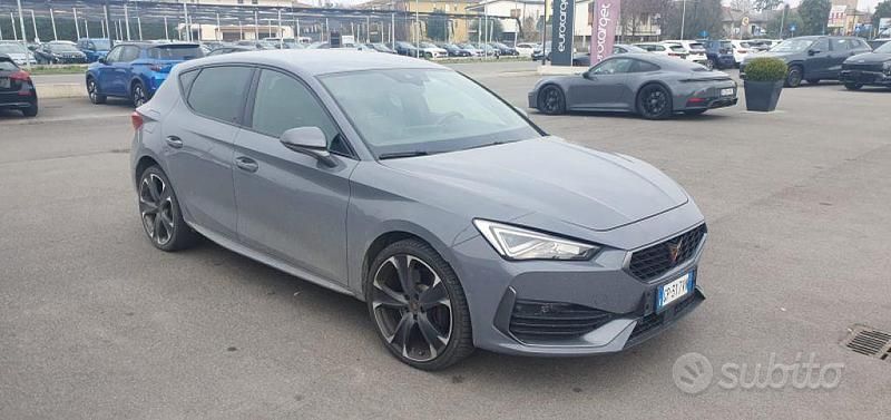 Usata Cupra Leon 245 CV (180 kW) 2021 Grigio pastello Berlina