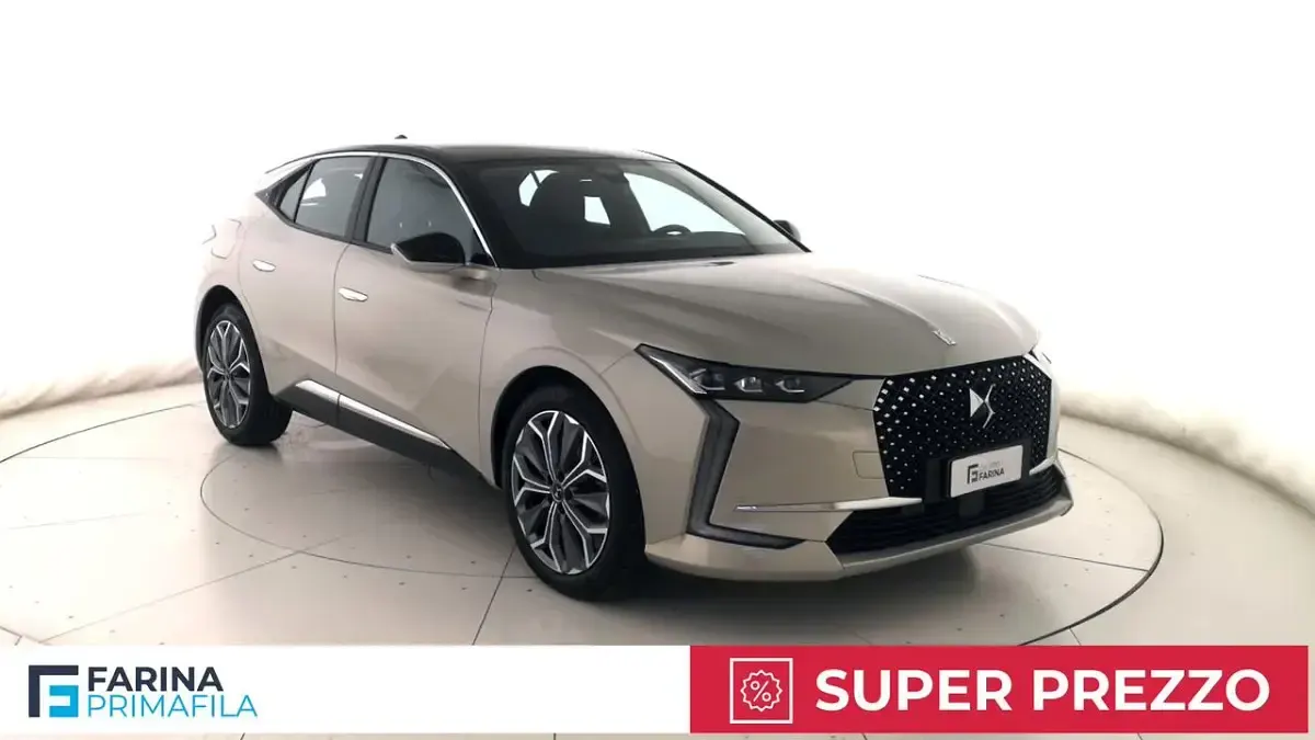 Usata DS Automobiles DS4 Trocadero 131 CV (96 kW) 2023 Grigio chiaro/tetto nero Berlina