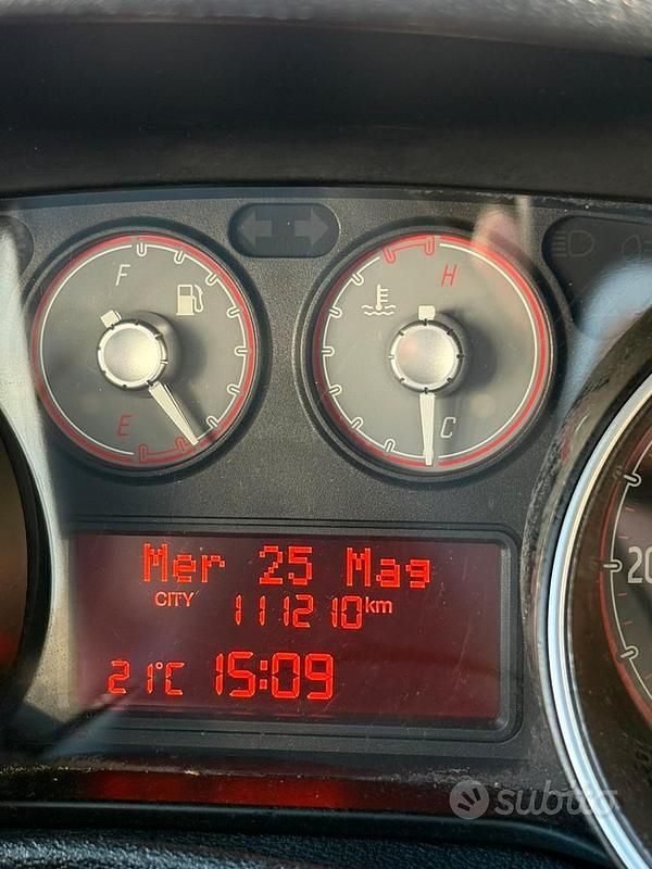 Usata Fiat Grande Punto 75 CV (55 kW) 2013 Grigio Utilitaria