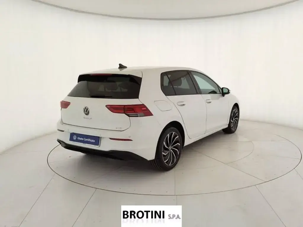 Usata VW Golf VIII Life 110 CV (80 kW) 2023 Bianco Berlina