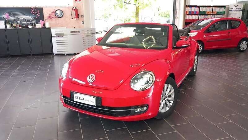 Usata VW Beetle Cabriolet Design 105 CV (77 kW) 2013 Rosso Cabrio