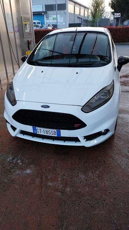 Usata Ford Fiesta ST 182 CV (133 kW) 2015 Berlina
