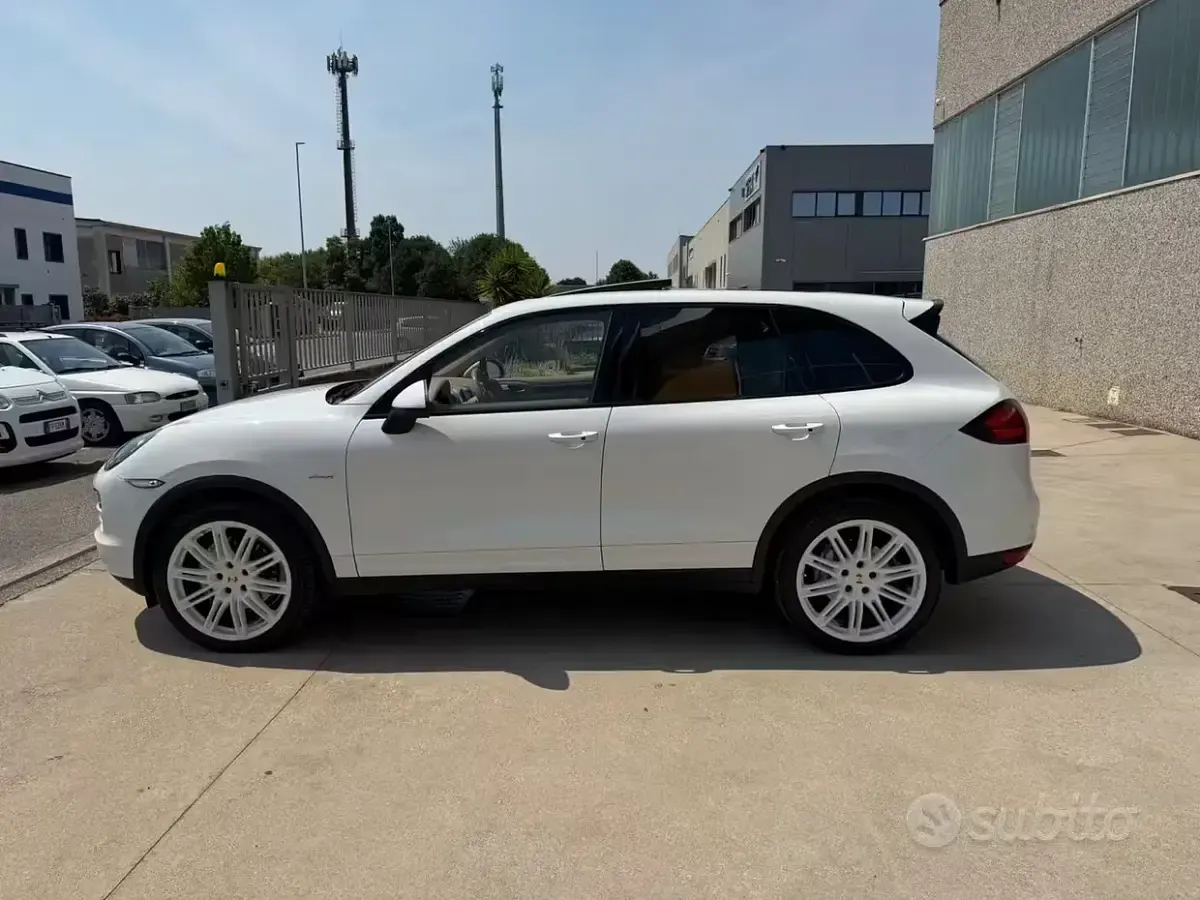 Usata Porsche Cayenne 245 CV (180 kW) 2012 Bianco SUV