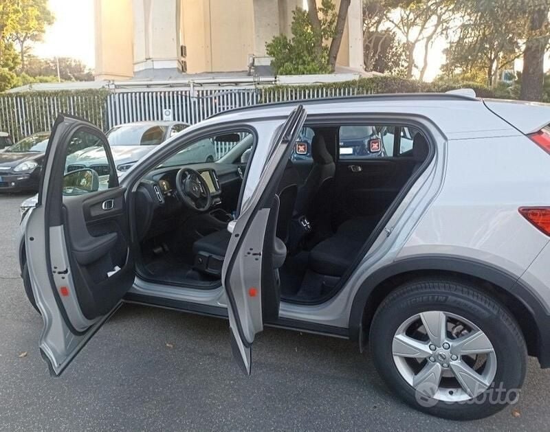Usata Volvo XC40 163 CV (119 kW) 2023 Grigio SUV