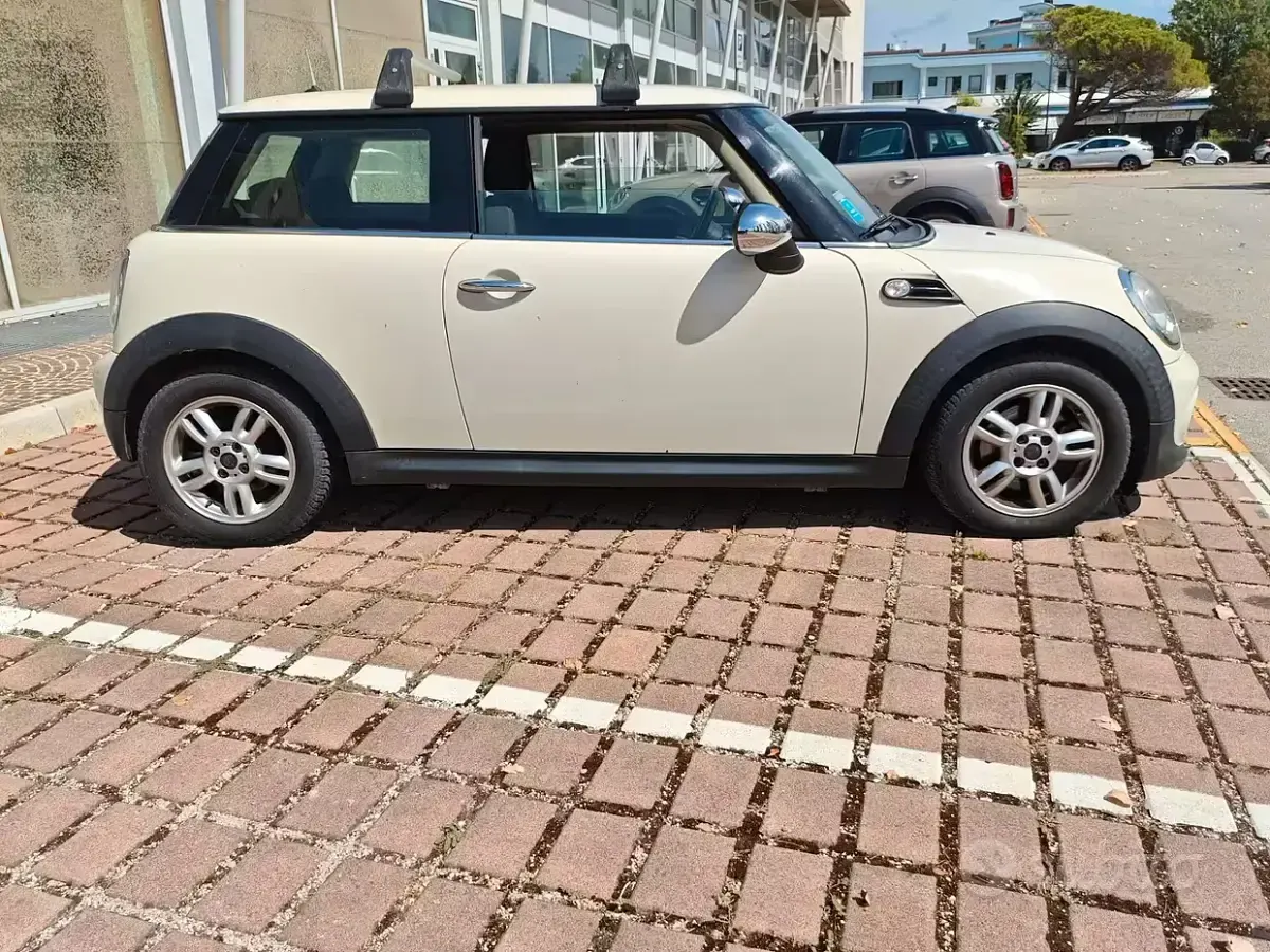 Usata Mini Cooper Coupé 122 CV (89 kW) 2011 Beige Coupé