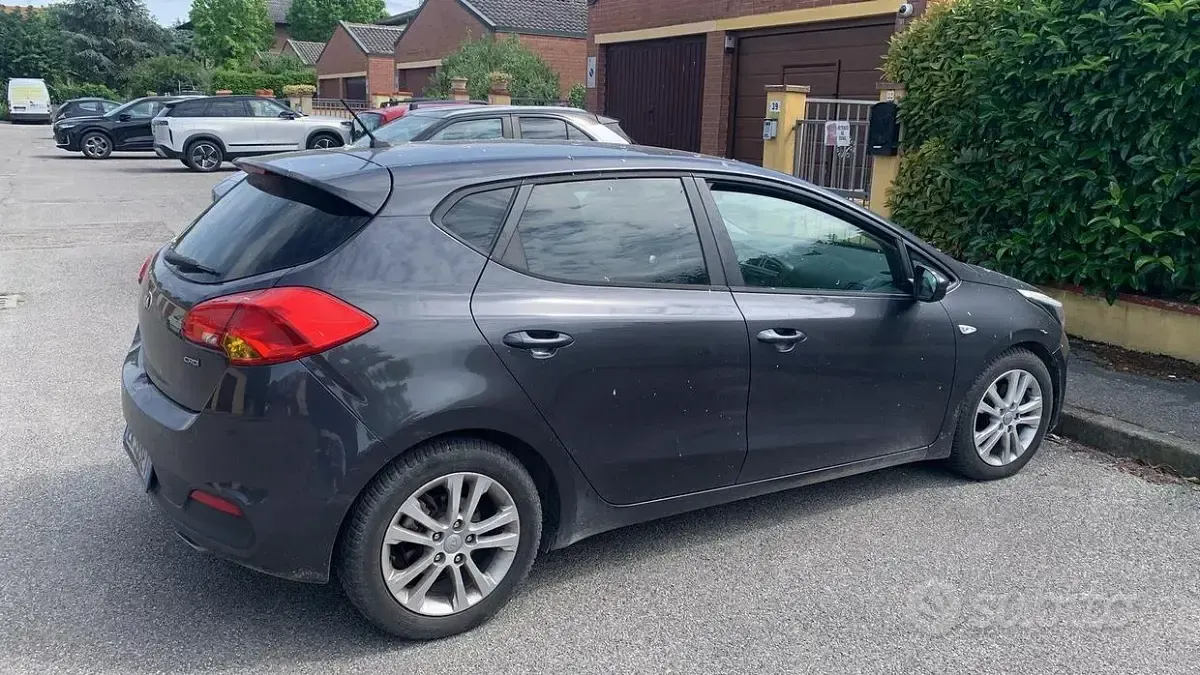 Usata Kia Ceed 128 CV (94 kW) 2013 Grigio Utilitaria