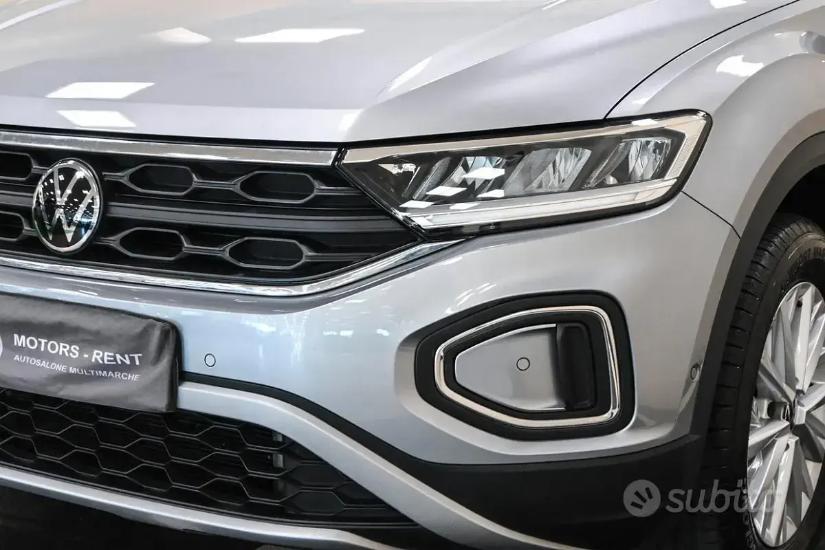 Usata VW T-Roc Life 110 CV (80 kW) 2022 Grigio SUV