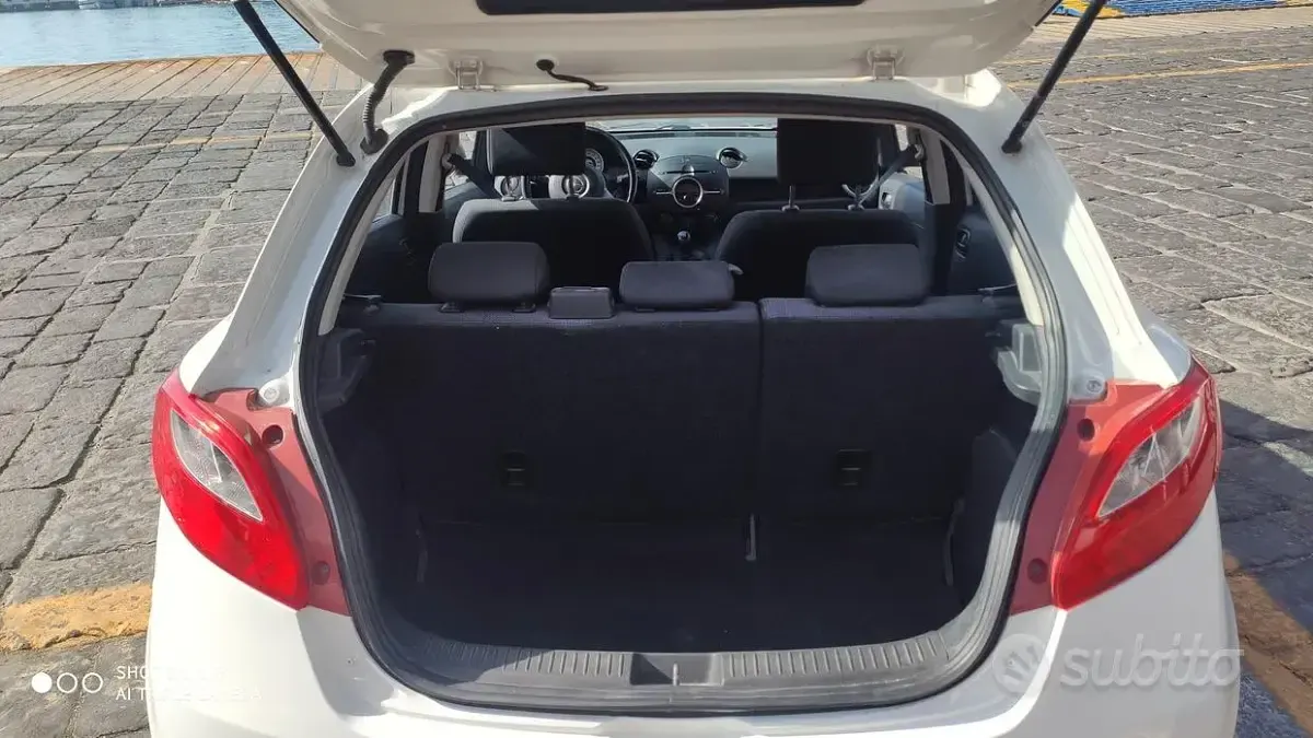 Usata Mazda 2 75 CV (55 kW) 2009 Bianco Berlina