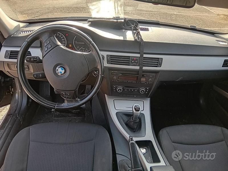 Usata BMW 320 116 CV (85 kW) 2009 Nero Station wagon