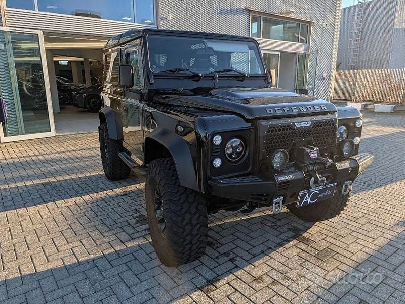 Usata Land Rover Defender 122 CV (89 kW) 2011 Nero Utilitaria