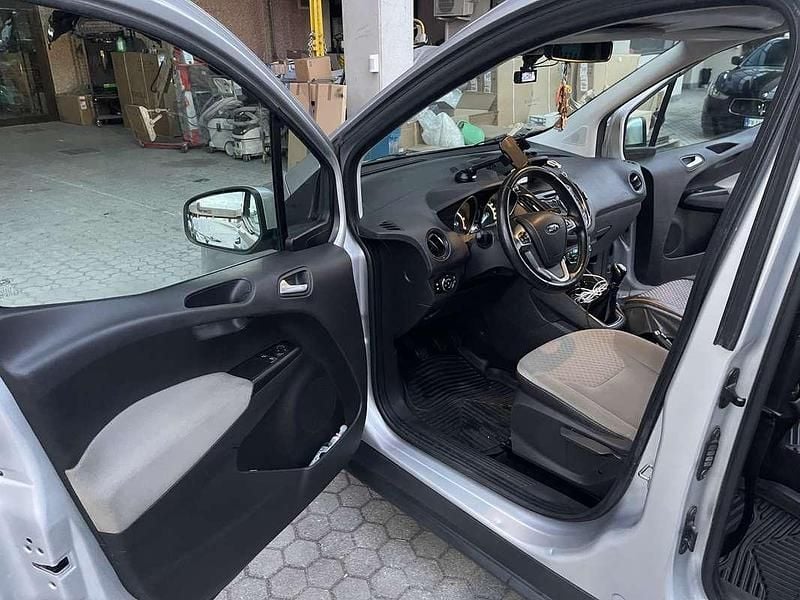 Usata Ford Courier 75 CV (55 kW) 2017 Grigio Monovolume