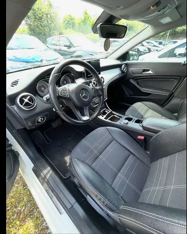 Usata Mercedes CLA220 Business 177 CV (130 kW) 2016 Bianco Berlina