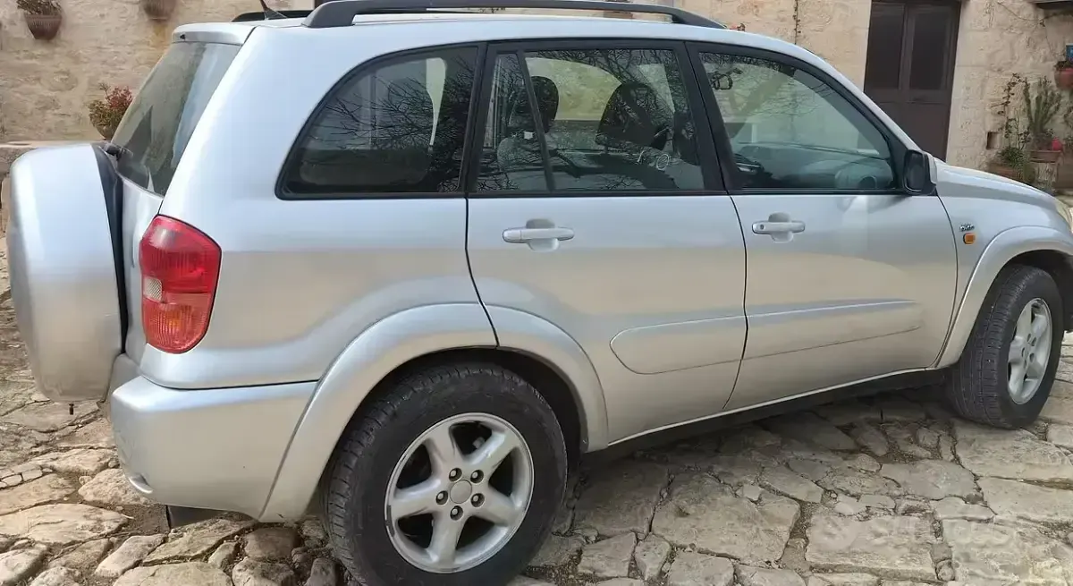 Usata Toyota RAV4 150 CV (110 kW) 2003 Grigio SUV