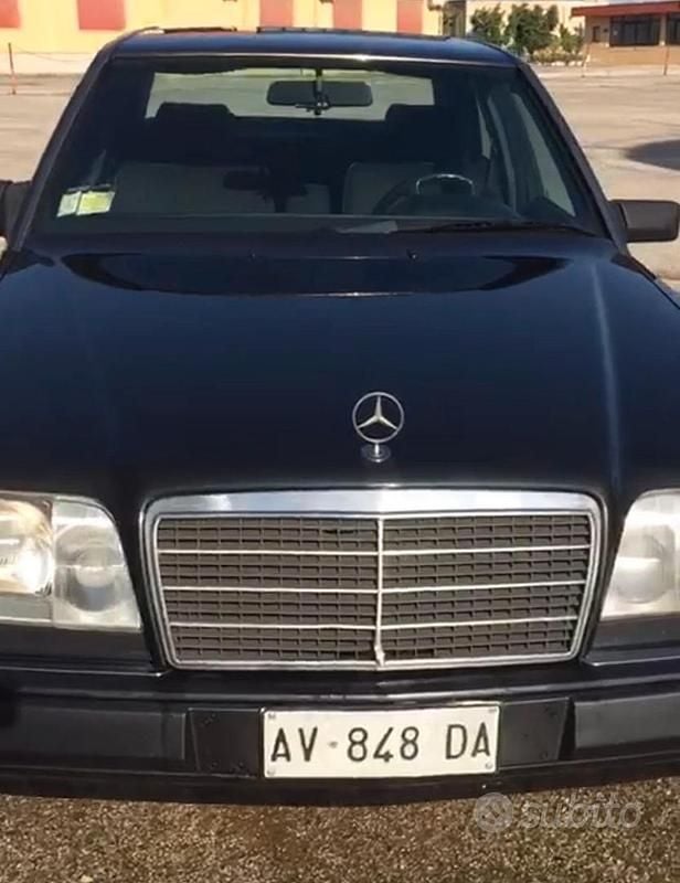Usata Mercedes E250 126 CV (92 kW) 1992 Nero Berlina