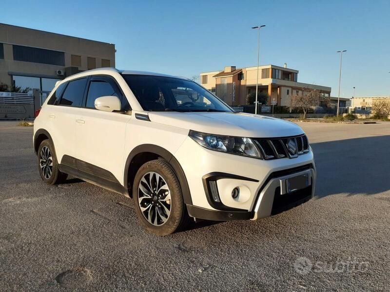 Bianco Usata 2015 Suzuki Vitara SUV | 13.000 € (Buon prezzo) - Immagine 1/4