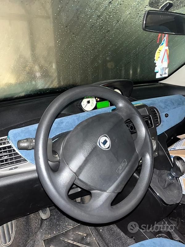 Usata Lancia Ypsilon 60 CV (44 kW) 2004 Blu Utilitaria