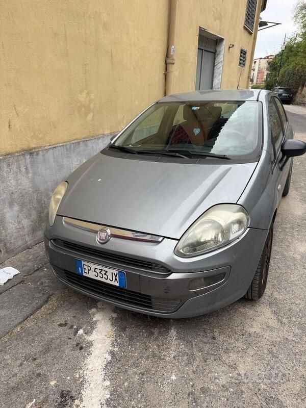 Grigio Usata 2012 Fiat Punto Evo Due volumi | 4500 € (Buon prezzo) - Immagine 1/4