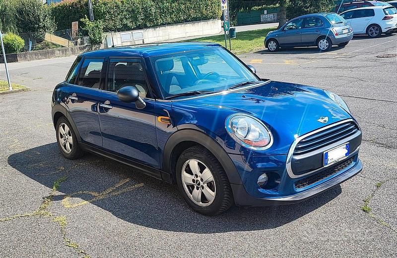 Usata Mini ONE 102 CV (75 kW) 2018 Blu Utilitaria