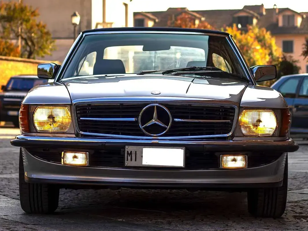 Usata Mercedes SL300 188 CV (138 kW) 1987 Argento Cabrio
