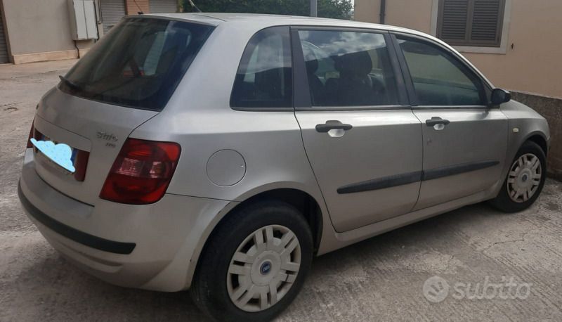 Grigio Usata 2003 Fiat Stilo Berlina | 1000 € (Buon prezzo) - Immagine 1/2