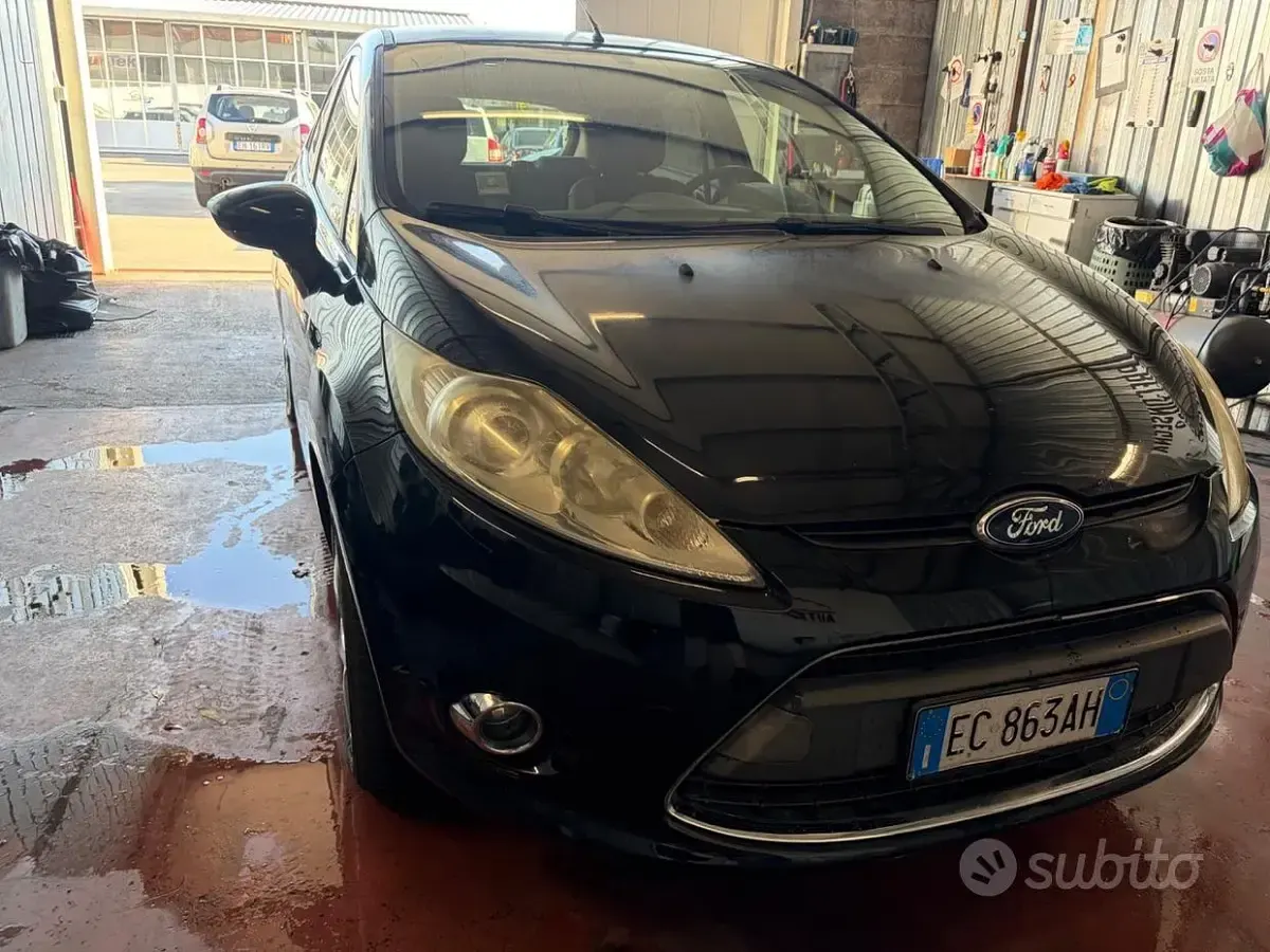Usata Ford Fiesta Titanium 92 CV (67 kW) 2011 Blu Berlina