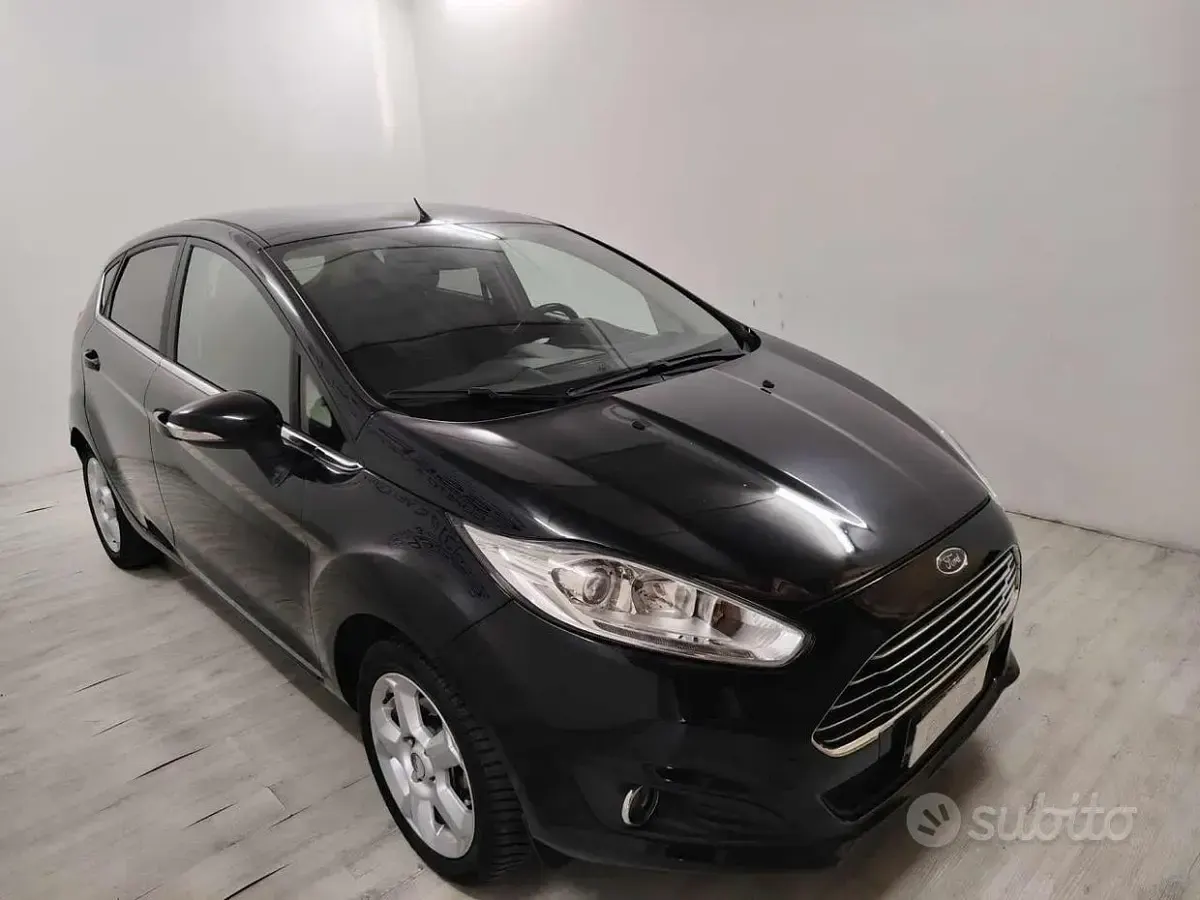 Usata Ford Fiesta Titanium 80 CV (58 kW) 2014 Nero Utilitaria