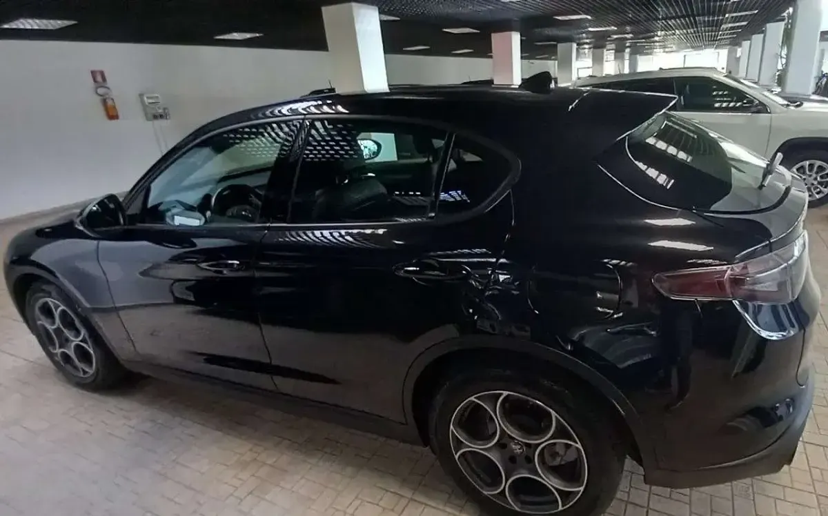 Usata Alfa Romeo Stelvio Sprint 160 CV (117 kW) 2023 Nero SUV