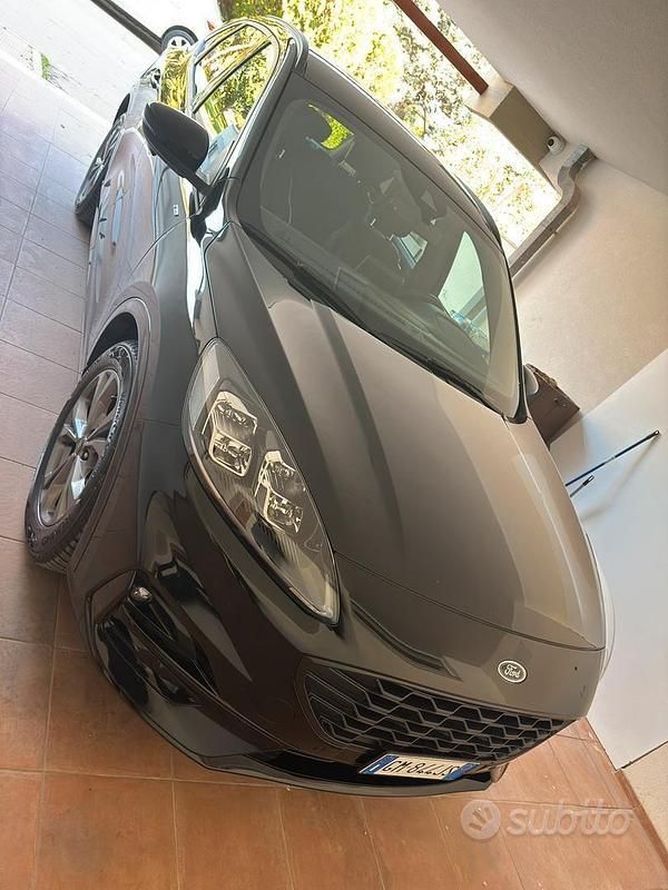 Usata Ford Kuga 120 CV (88 kW) 2023 Nero SUV