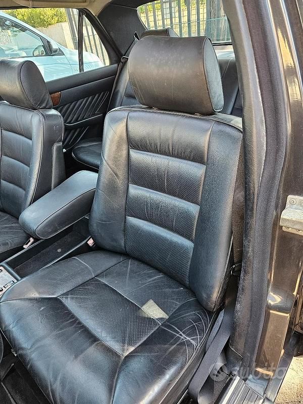 Begagnad Mercedes 300 SE 188 HK (138 kW) 1990 Svart Sedan