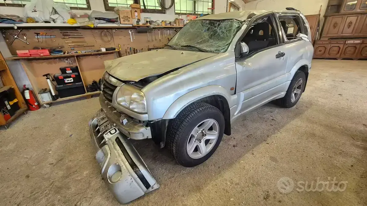 Usata Suzuki Vitara 94 CV (69 kW) 2005 Grigio SUV