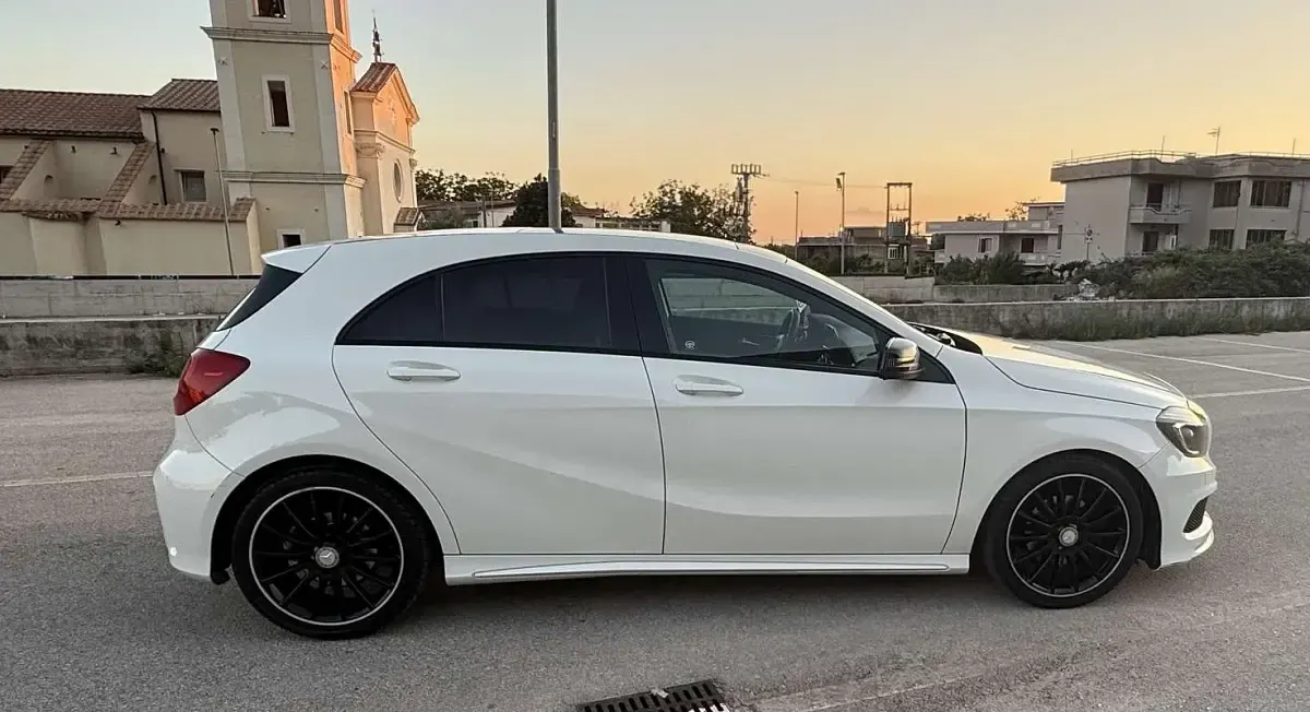 Usata Mercedes A180 Premium 109 CV (80 kW) 2015 Utilitaria