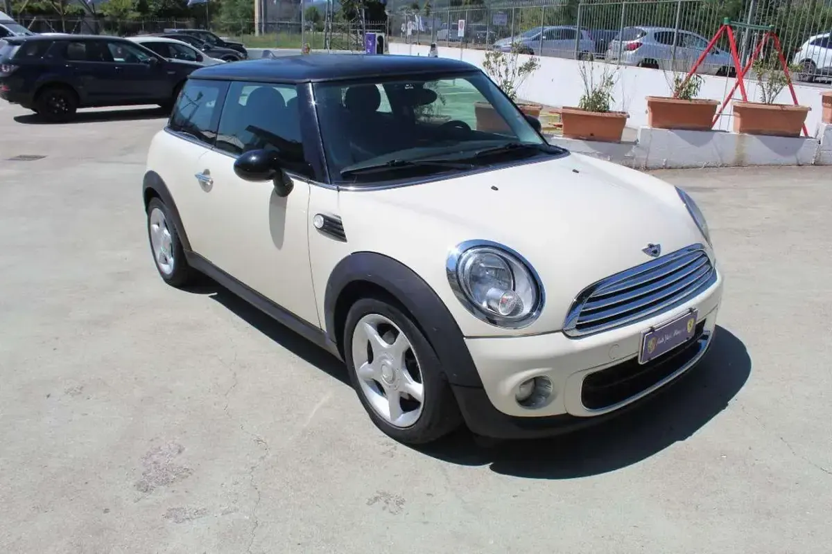 Usata Mini Cooper D Chili 109 CV (80 kW) 2008 Beige Utilitaria