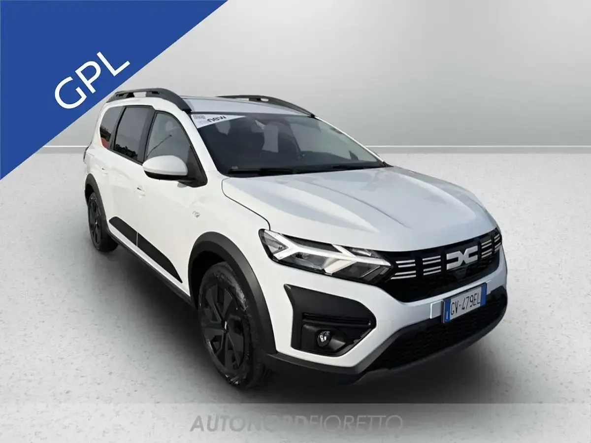 Usata Dacia Jogger Expression 101 CV (74 kW) 2024 Bianco Monovolume