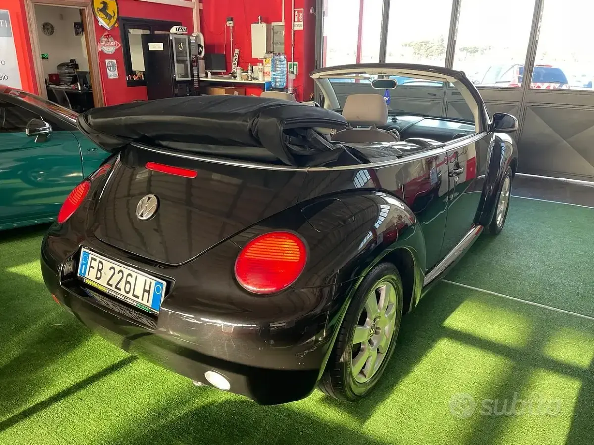 Usata VW New Beetle 105 CV (77 kW) 2005 Nero Utilitaria