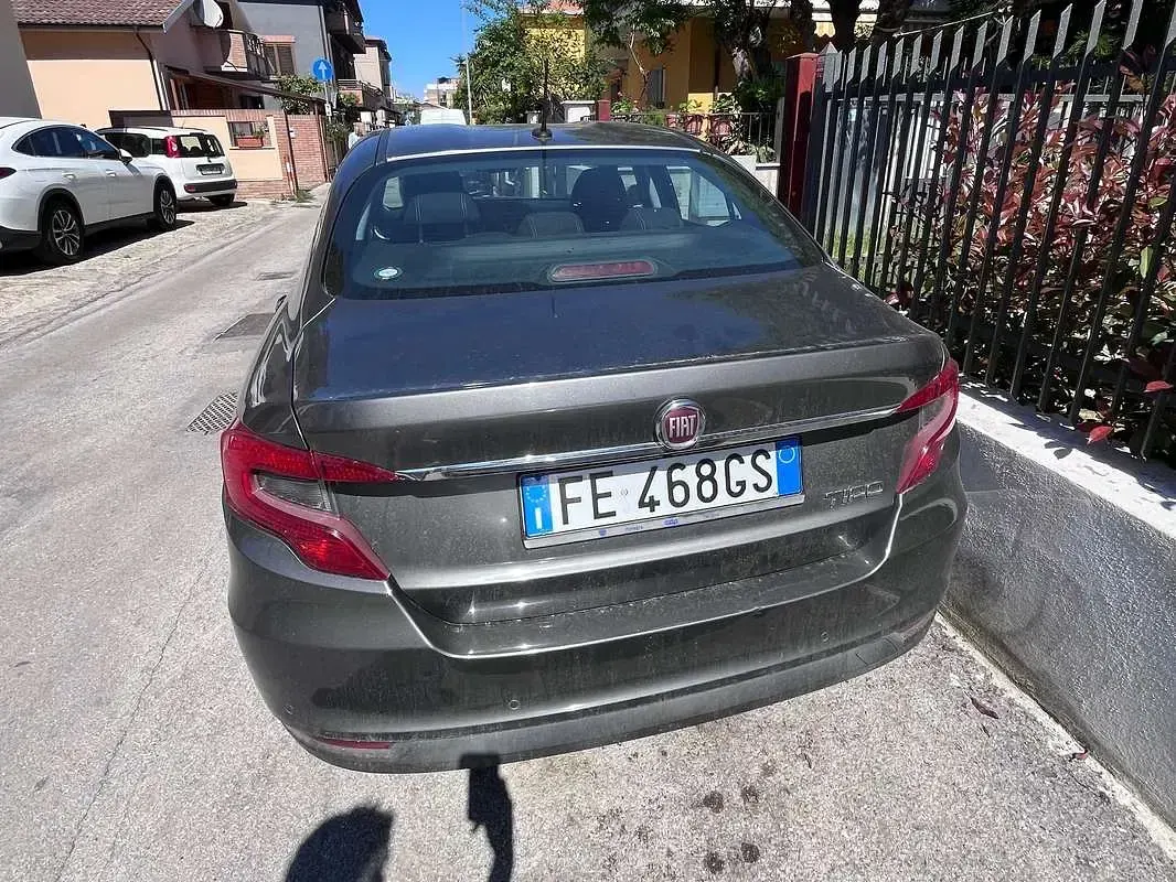 Usata Fiat Tipo Opening Edition 120 CV (88 kW) 2016 Grigio Berlina
