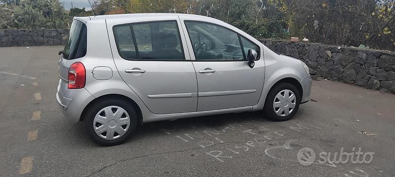 Grigio Usata 2013 Renault Modus Monovolume | 3400 € (Buon prezzo) - Immagine 1/4