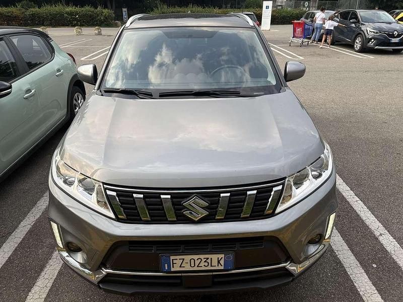 Grigio Usata 2019 Suzuki Vitara SUV | 13.500 € (Buon prezzo) - Immagine 1/4