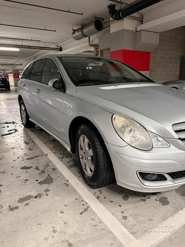 Usata Mercedes R320 224 CV (164 kW) 2006 Grigio Monovolume