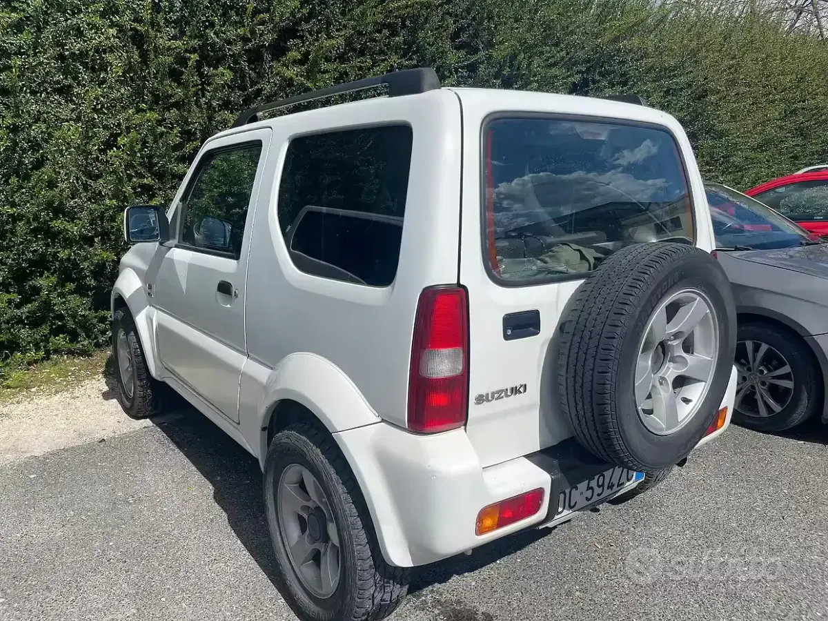 Second-hand Suzuki Jimny 86 CP (63 kW) 2006 Alb SUV