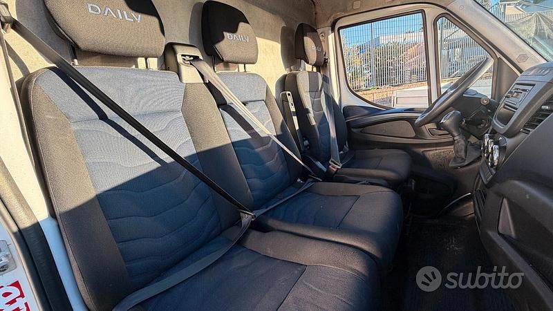 Usata Iveco Daily 136 CV (100 kW) 2018 Bianco Berlina