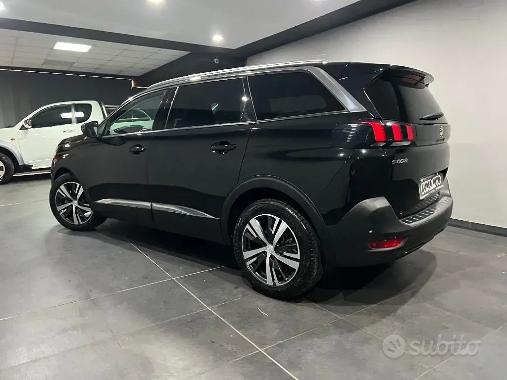 Usata Peugeot 5008 Allure 131 CV (96 kW) 2021 Nero SUV