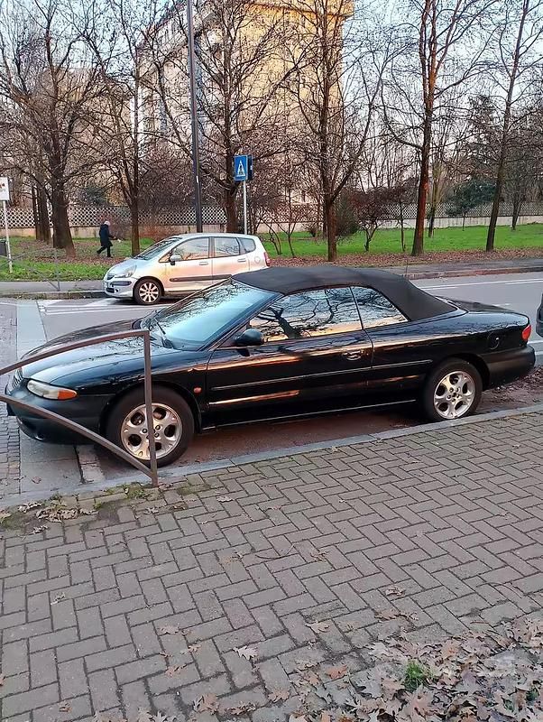 Usata Chrysler Stratus 133 CV (97 kW) 2000 Nero Cabrio