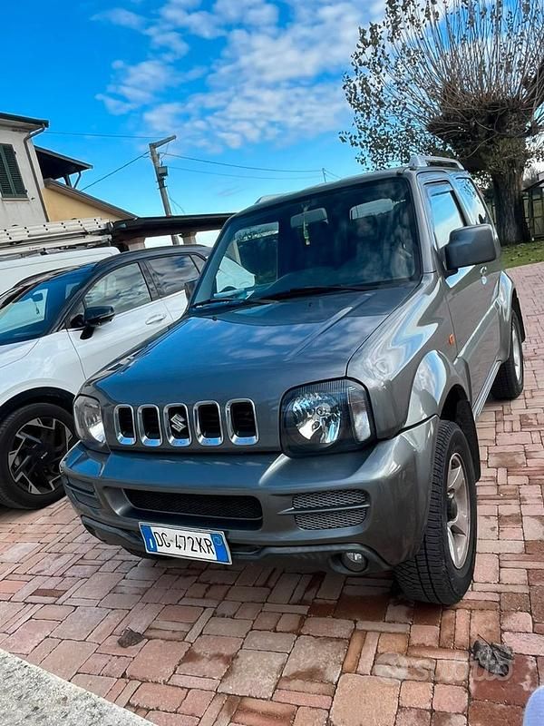 Usata Suzuki Jimny 84 CV (61 kW) 2007 Grigio SUV