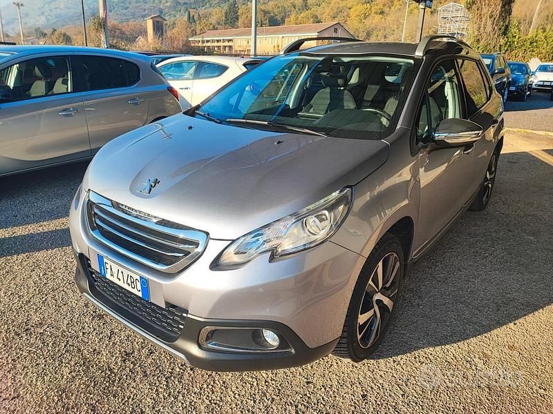 Grigio Usata 2015 Peugeot 2008 Allure SUV | 9000 € (Buon prezzo) - Immagine 1/4